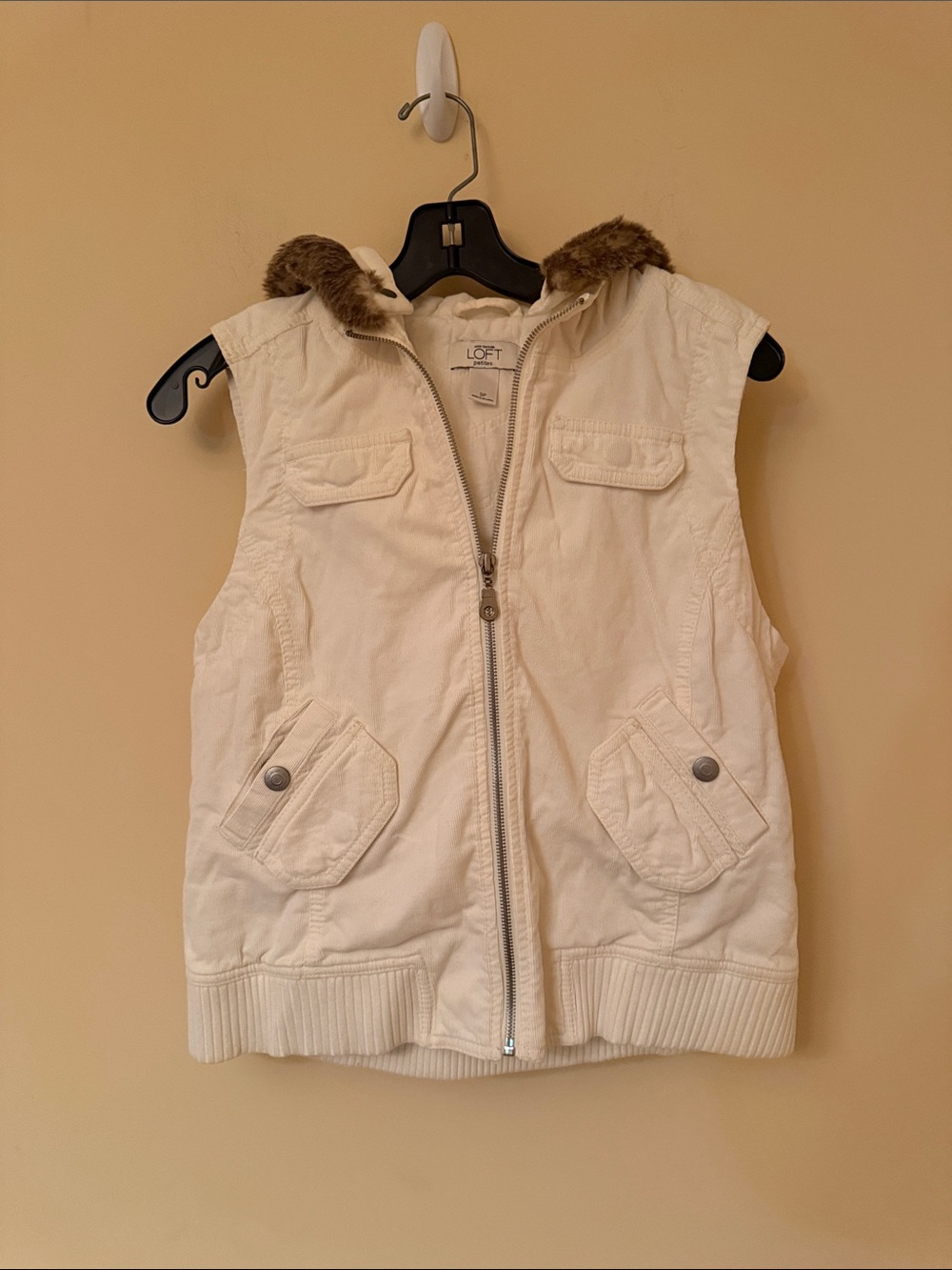 LOFT Cream Quilted Vest‎ with Faux Fur Trimmed Hood Small Petite